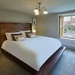 Host & - Arncliffe View Holiday home *