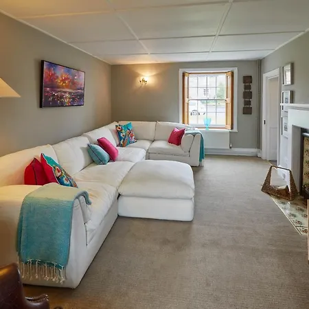 Host & - Arncliffe View