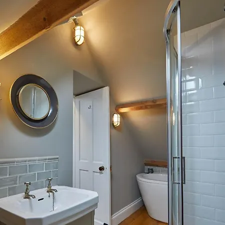 Host & - Arncliffe View