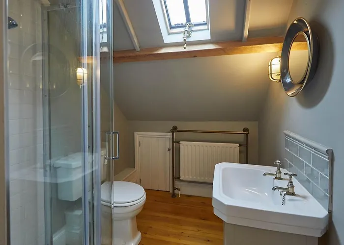 Host & - Arncliffe View