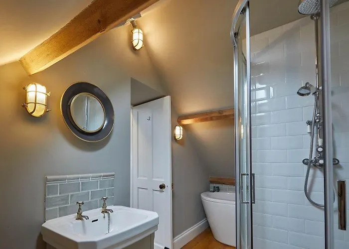 Host & - Arncliffe View